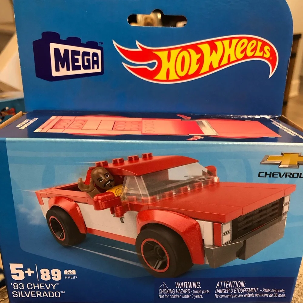 Mega Hot Wheels '83 Chevy Silverado